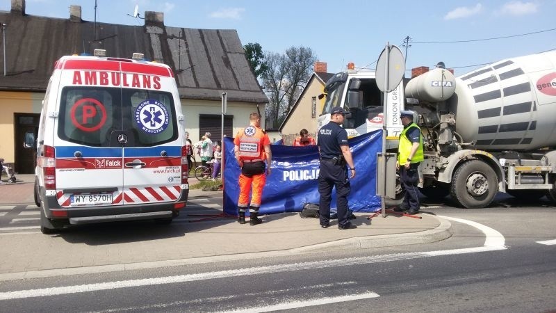 Wypadek w Konstantynowie. Betoniarka śmiertelnie potrąciła kobietę! UTRUDNIENIA W RUCHU [zdjęcia]