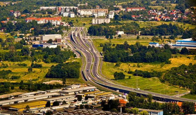 Obwodnica śródmiejska kończy się dziś niespodziewanie i przechodzi w węższą ul. Polanowicką. Nie ma dojazdu do Kamieńskiego.