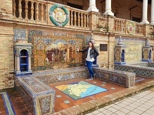 Arabskie wzornictwo na budynkach Sewilli zachwyca finezyjnymi mozaikami i barwami