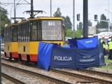 Tragiczny wypadek na torach tramwajowych, zginął 4-latek. Prokuratura: "Motorniczy korzystał z telefonu"