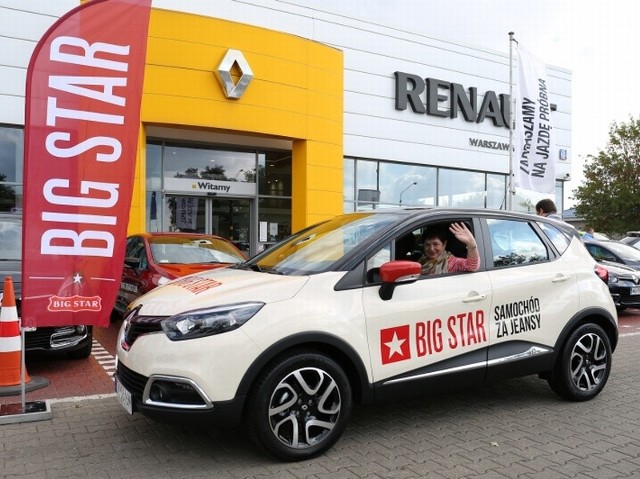 Klientka sklepu  BIG STAR w kieleckiej Galerii Echo wygrała samochódPani Halina z Kielc w konkursie marki Big Star Samochód za Jeansy wygrała renaulta captur.