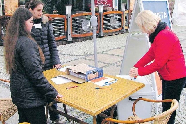 Kołobrzeżanie chcą galerii handlowejWiększość wypełniających głośno potwierdzała, że jest za „galerią handlową wielkopowierzchniową” z „infrastrukturą towarzyszącą”.