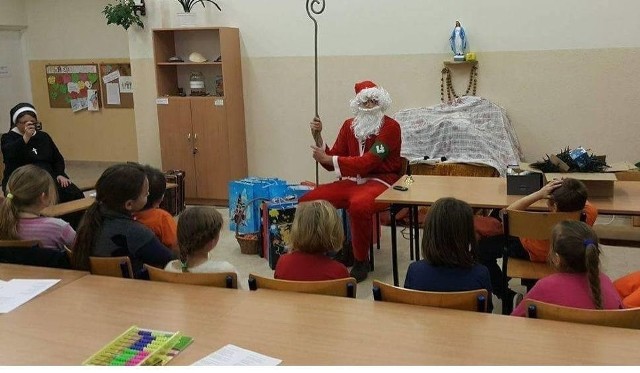 Św. Mikołaj z ONR spotkał się w świetlicy z podopiecznymi Caritas Archidiecezji Białostockiej