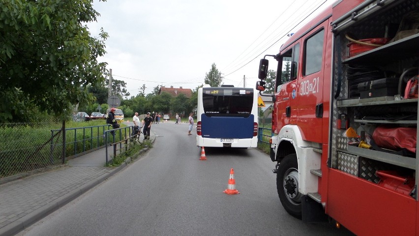 Piekary: zderzenie autobusu z autem [ZDJĘCIA]