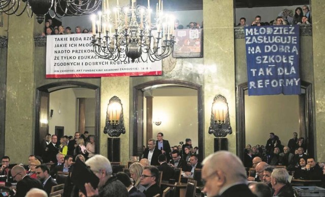 Na sesji Rady Miasta w połowie grudnia rodzice protestowali przeciwko reformie