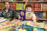 Ukraińskie książki w szkolnej bibliotece w SP 26 w Łodzi - jak tu trafiły? ZDJECIA 