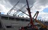 Budowa nowego stadionu dla Radomiaka. W środę, 1 czerwca rozpoczął się montaż dachu na trybunie południowej. Zobaczcie nowe zdjęcia