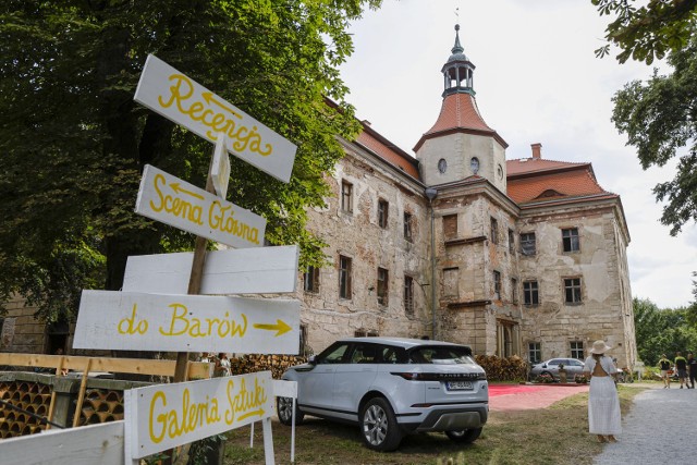 Zobacz na kolejnych slajdach, jak wygląda Zamek Domanice koło Wałbrzycha. Mamy zdjęcia z zewnątrz i ze środka. To średniowieczna perełka architektoniczna Dolnego Śląska >>>>>