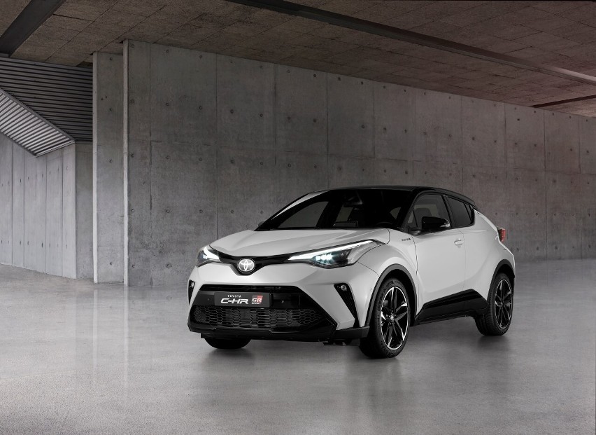 Toyota V_HR GR Sport...