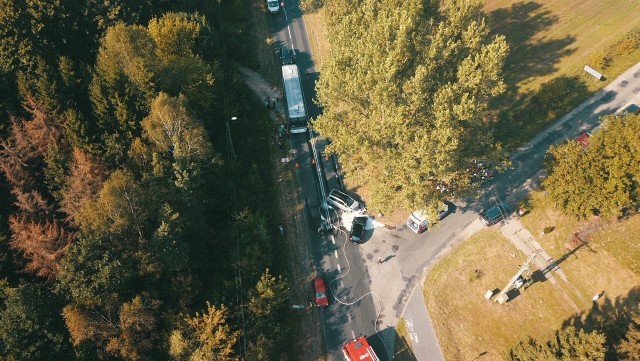 W sobotę około godziny 15 na drodze nr 163 koło Homanitu doszło do wypadku. Zderzyły się samochody osobowe. Dwie osoby są ciężko ranne. Na miejscu jest lotnicze pogotowie ratunkowe, dwa wozy strażackie PSP Białogard, dwa wozy z OSP Karlino, kilka radiowozów policyjnych i karetek.  Jedna z poszkodowanych osób została przetransportowana do szpitala. 