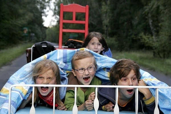 Dzieciaki ruszają do Gdyni. Polska w filmie Maleszki wygląda jak kraina z bajki.