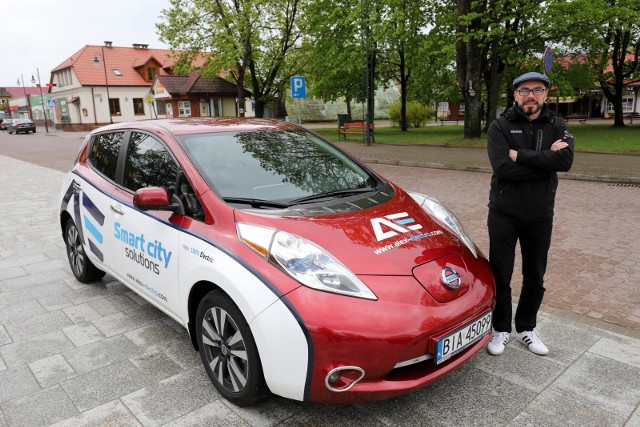 Taki elektryczny samochód, prezentowany przez Sebastiana Kowalczyka z Alex Elektro, będzie można zobaczyć w niedzielę podczas Eko Forum. Żeby zostać jego właścicielem trzeba by zapłacić ok. 60 tys. zł. 