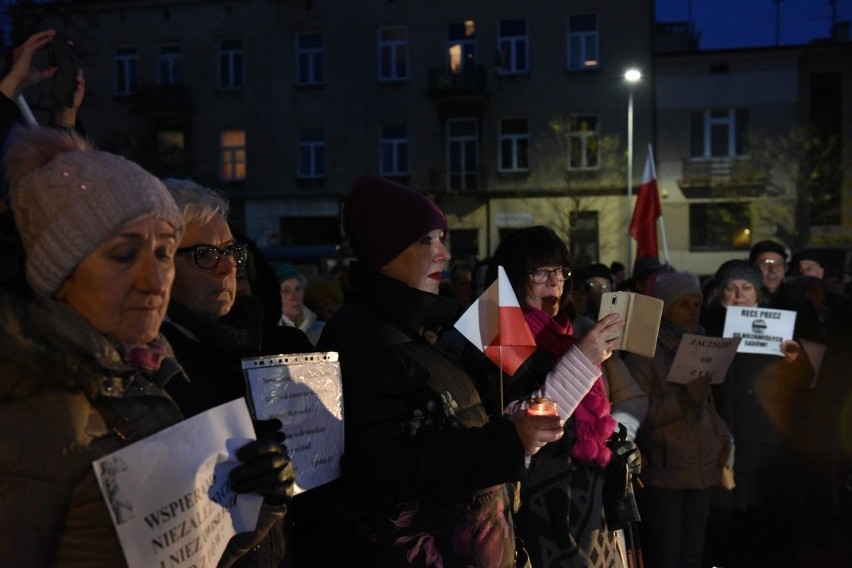 Demonstracja Solidarni z Sędziami w Częstochowie w obronie niezawisłości sądów