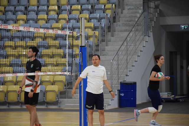 W środę Nicola Vettori poprowadził pierwszy trening drużyny AZS Uni Opole. Ligowy debiut czeka go z nią pod koniec września.