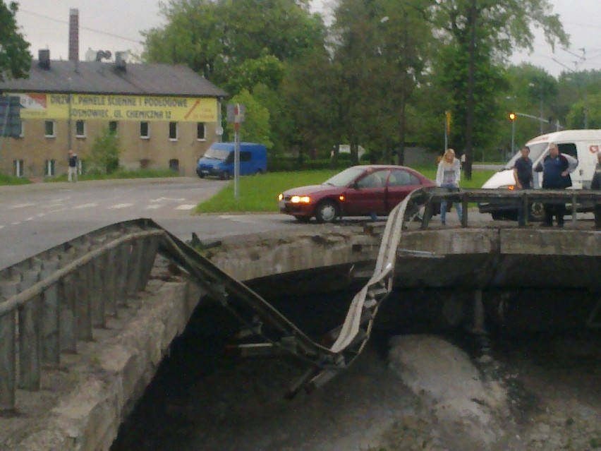 Wypadek w Sosnowcu: Samochód spadł z wiaduktu.