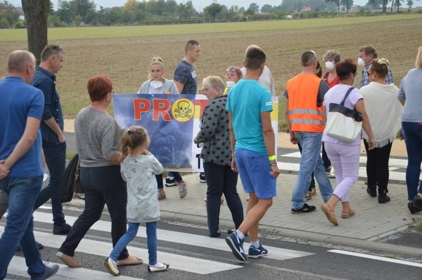 Mają dość chemicznych odpadów. Zablokowali drogę [ZDJĘCIA]