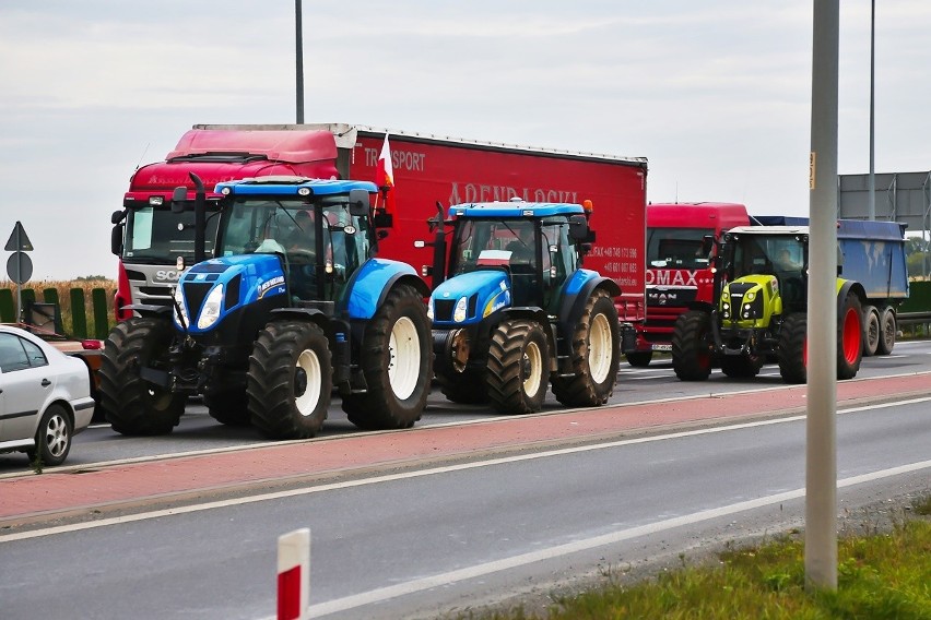 Protest rolników na drodze krajowej nr 8 pod Wrocławiem