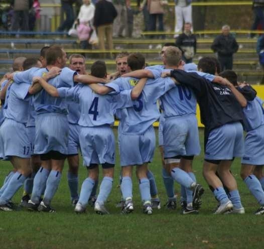 Tak w październiku 2006 r. cieszyli się piłkarze Unii po pokonaniu 1:0 Promienia na jego stadionie. Już wtedy kibice skandowali: Jedno miasto - jeden klub. Czy teraz spełnią się ich życzenia?