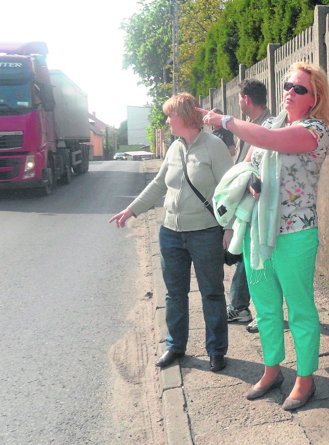 Jaworznianie nie chcą tirów na wąskiej i zniszczonej ulicy Obrońców Poczty Gdańskiej, która leży w ścisłym centrum miasta