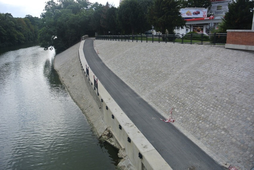 Nowa ścieżka rowerowa pod mostem Szczytnickim 