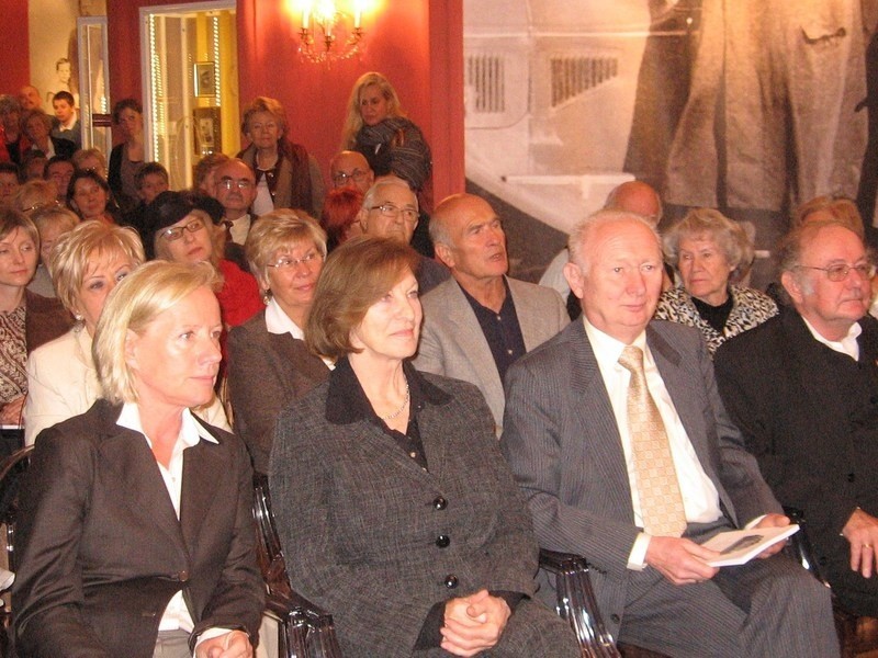 Rita Gombrowicz( w środku) gościła w Muzeum Witolda...