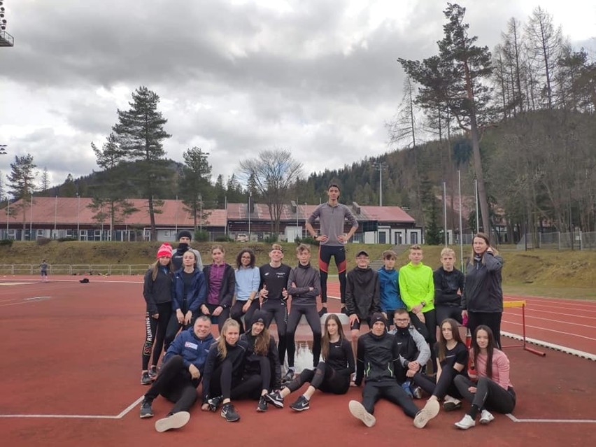 Młodzi biegacze z Radomia i Skaryszewa ćwiczyli swą formę w Zakopanem