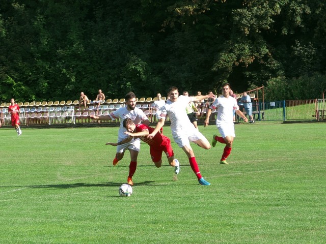 Biało-Czerwoni Kaszyce (białe stroje) chwilowo są bez trenera.