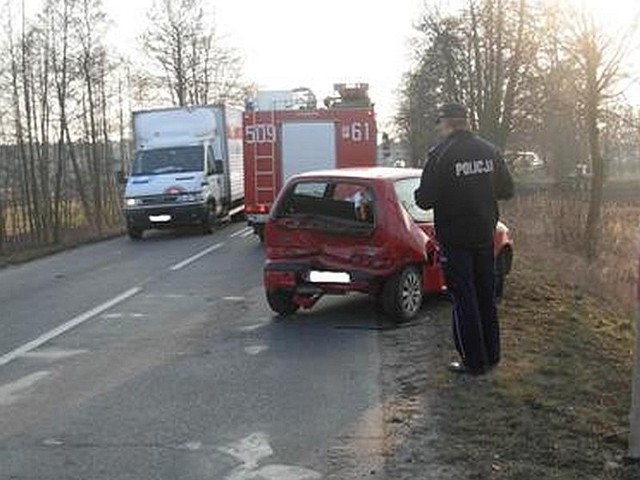 Fiat ma uszkodzony tył.