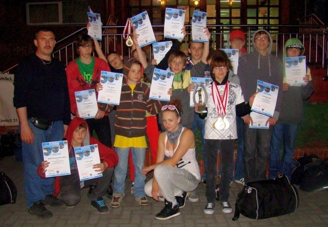 Ekipa pływaków Korony-Swim Kielce na zawodach w Kędzierzynie Koźlu.