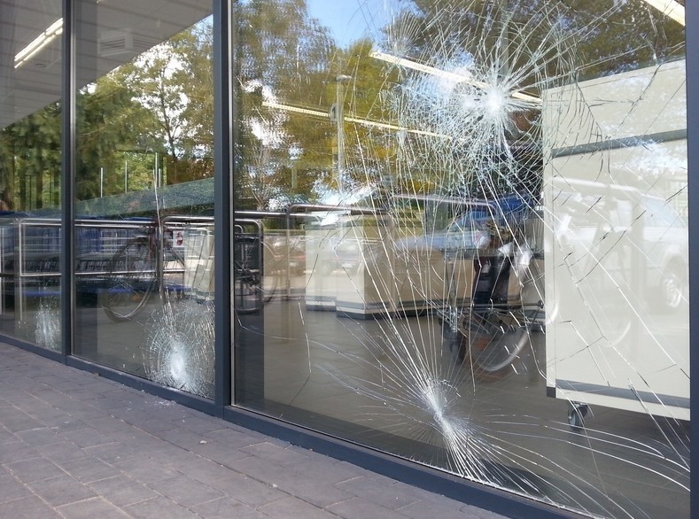 Chuligani zaatakowali w nowym markecie przy ul. Rzgowskiej 
