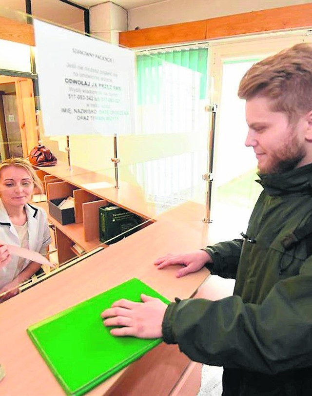 Student Grzegorz Dolecki korzysta z usług APL.