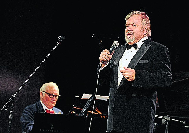 Wiesław Bednarek występował w najbardziej znanych operach. Podczas jubileuszowego koncertu w Słupsku zaśpiewa  m.in. rosyjskie romanse i światowe przeboje.