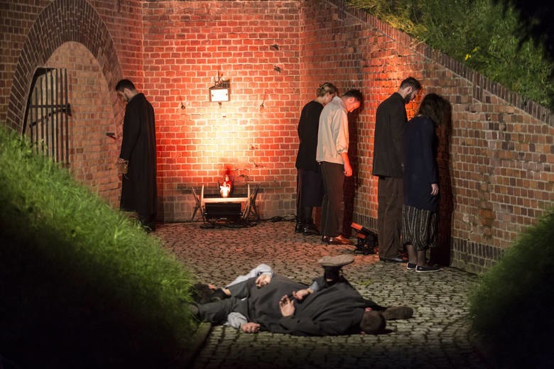 Spektakl "Noc i mgła" przypomina tragiczne losy więźniów...