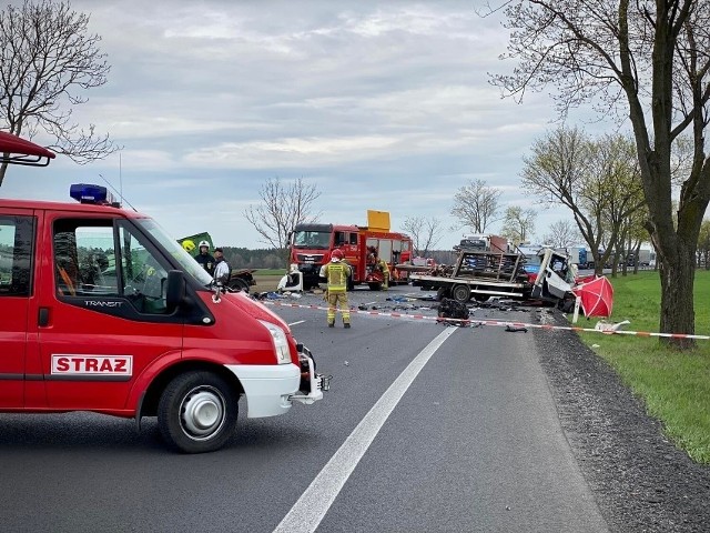 Na DK11 doszło do zderzenia busa z samochodem ciężarowym. Wskutek tego wypadku, śmierć poniósł 69-letni kierowca.