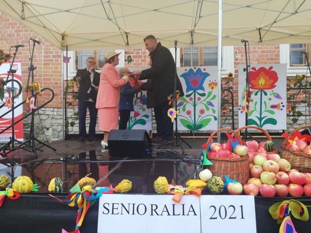Na początek przybyłych seniorów i zaproszonych gości powitał burmistrz Sandomierza Marcin Marzec, po czym nastąpi przekazanie kluczy do bram miasta. 
