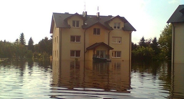 22.05.2010 - Czarnowąsy, ul. Chopina 8.