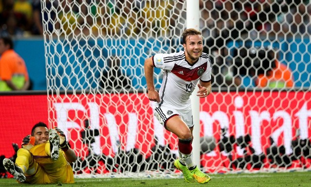 Finał MŚ 2014. Mario Goetze strzela gola dla Niemiec w meczu z Argentyną