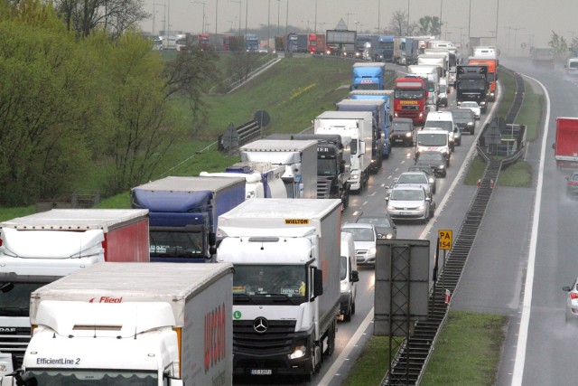 Prawie 5-kilometrowa trasa połączy się z budowanym prawie 19 km odcinkiem obwodnicy i ominie miasto od północy.