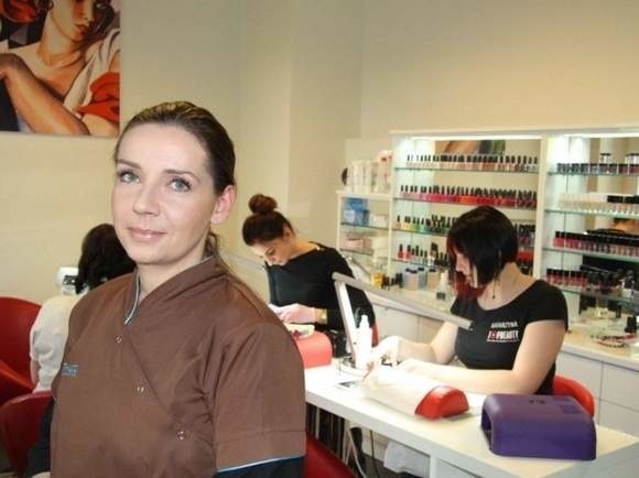 Peeling kwasem migdałowym mozna wykonac w salonie Top Beauty w Kielcach. Na zdjęciu Katarzyna Pyzio, właścicielka.