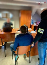Policja z Rudy Śląskiej ujęła sprawców brutalnego wypchnięcia z tramwaju niepełnosprawnej osoby. Zatrzymani ukrywali się w Chorzowie
