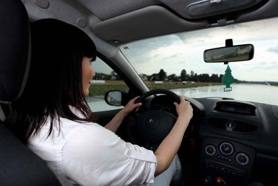 Nieodpowiedni zapach w samochodzie może skłaniać kierowcę do niebezpiecznej jazdy. 