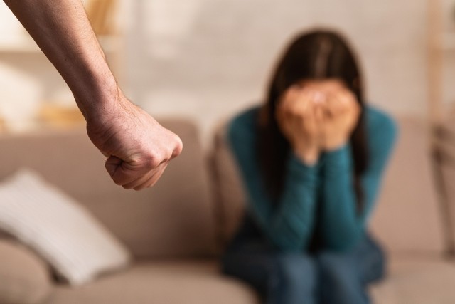 27 proc. kobiet w wieku od 15 do 49 lat doświadczyło agresji na tle seksualnym lub fizycznym ze strony mężczyzn przynajmniej raz w życiu.