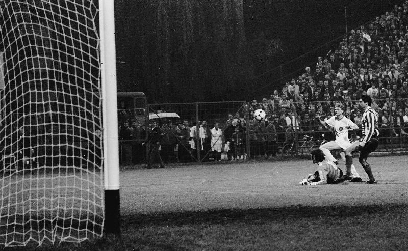 Archiwalne zdjęcia stadionu, piłkarzy, działaczy i kibiców...