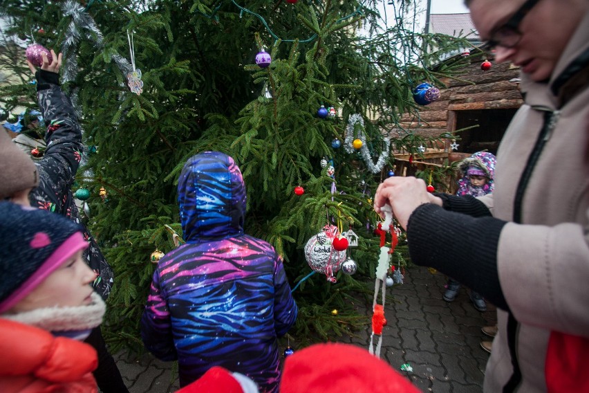 Mieszkańcy stroili choinkę w Starym Fordonie