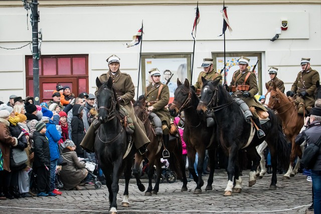 Przemarsze ułanów wielkopolskich są zawsze jedną z atrakcji Obywatelskich Obchodów Święta Niepodległości, w tym roku planowane są one o 11.25, 12.15, 15.00