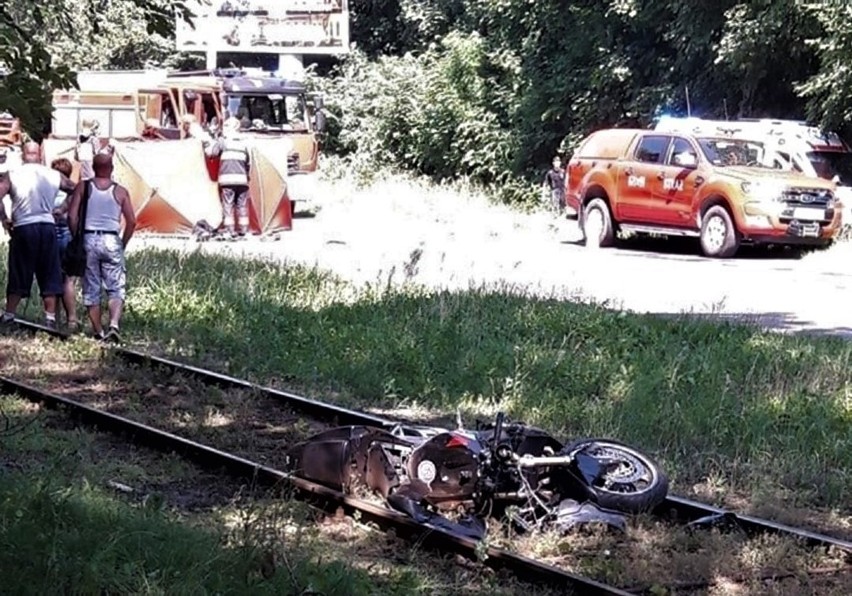 25-letni motocyklista śmiertelnie potrącił kobietę na pasach w Sosnowcu. Wszystko widziały jej małe dzieci. Odepchnęła je w ostatniej chwili