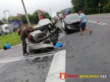 Wypadek w Jerzmanowicach. Zderzenie ciężarówki i dwóch pojazdów osobowych, droga krajowa zablokowana