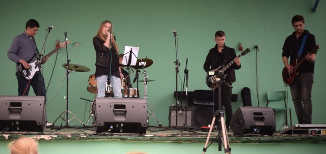 Na festynie charytatywnym w Skalbmierzu zagrała także grupa rockowa z Liceum Ogólnokształcącego w Kazimierzy Wielkiej.