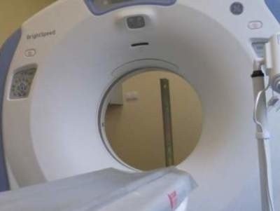 Pacjent trafi na tomografię komputerową, a potem na konsultacje u specjalisty.
