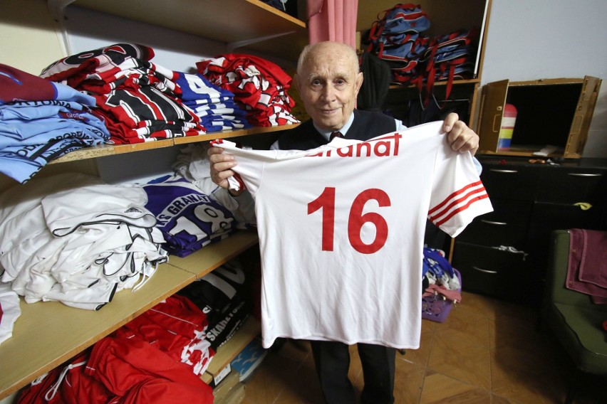 Zenon Zep od 60 lat nie opuścił meczu Pucharu Polski zespołu Granatu. Pamięta wyjątkowe spotkanie z Legią